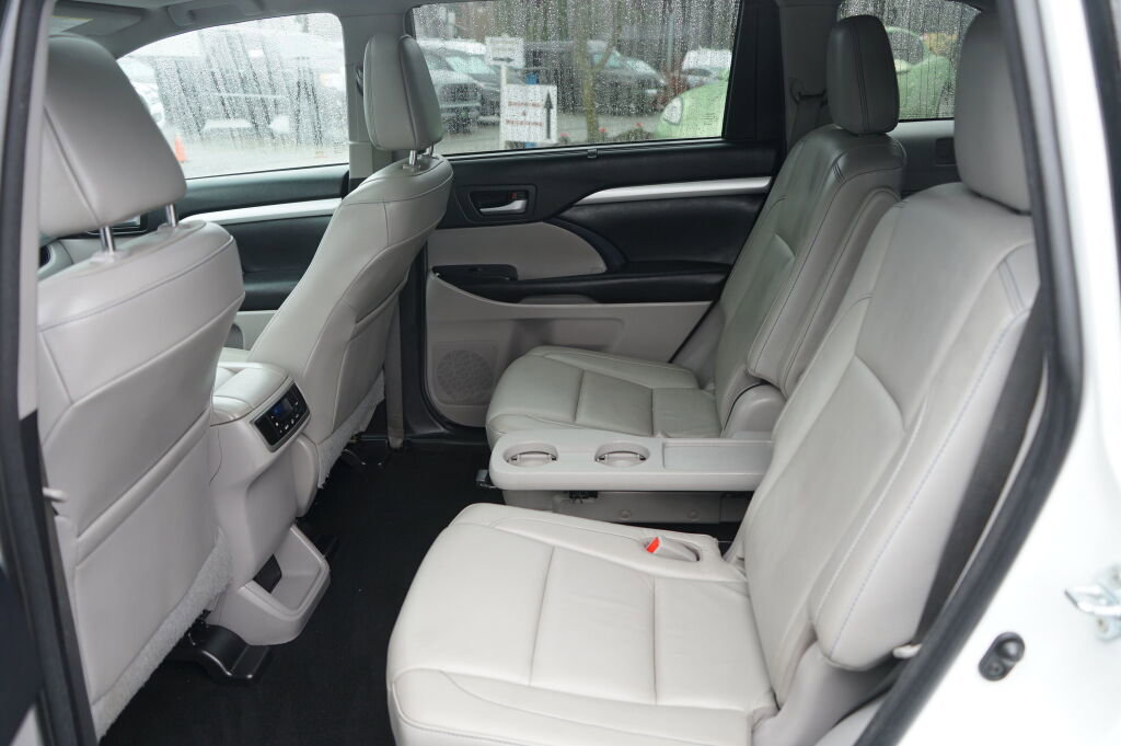 Used 2017 Toyota Highlander XLE image 13