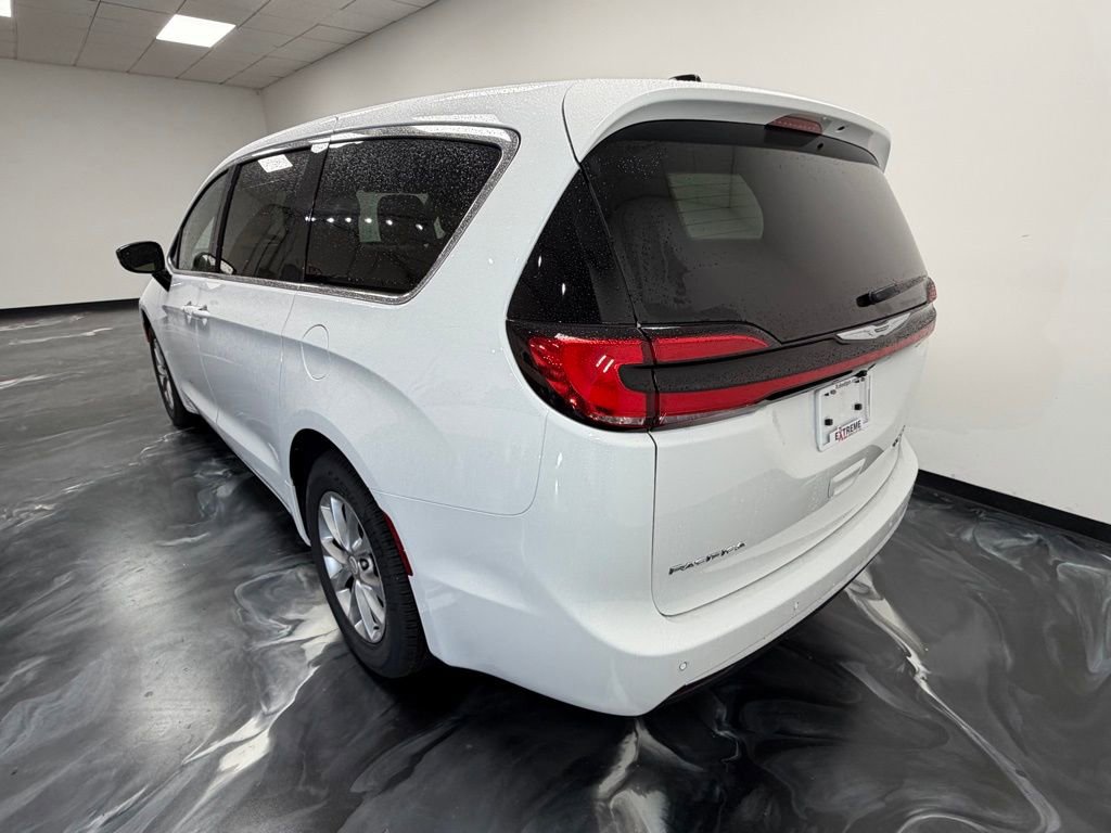 New 2026 Chrysler Pacifica Limited FWD image 20