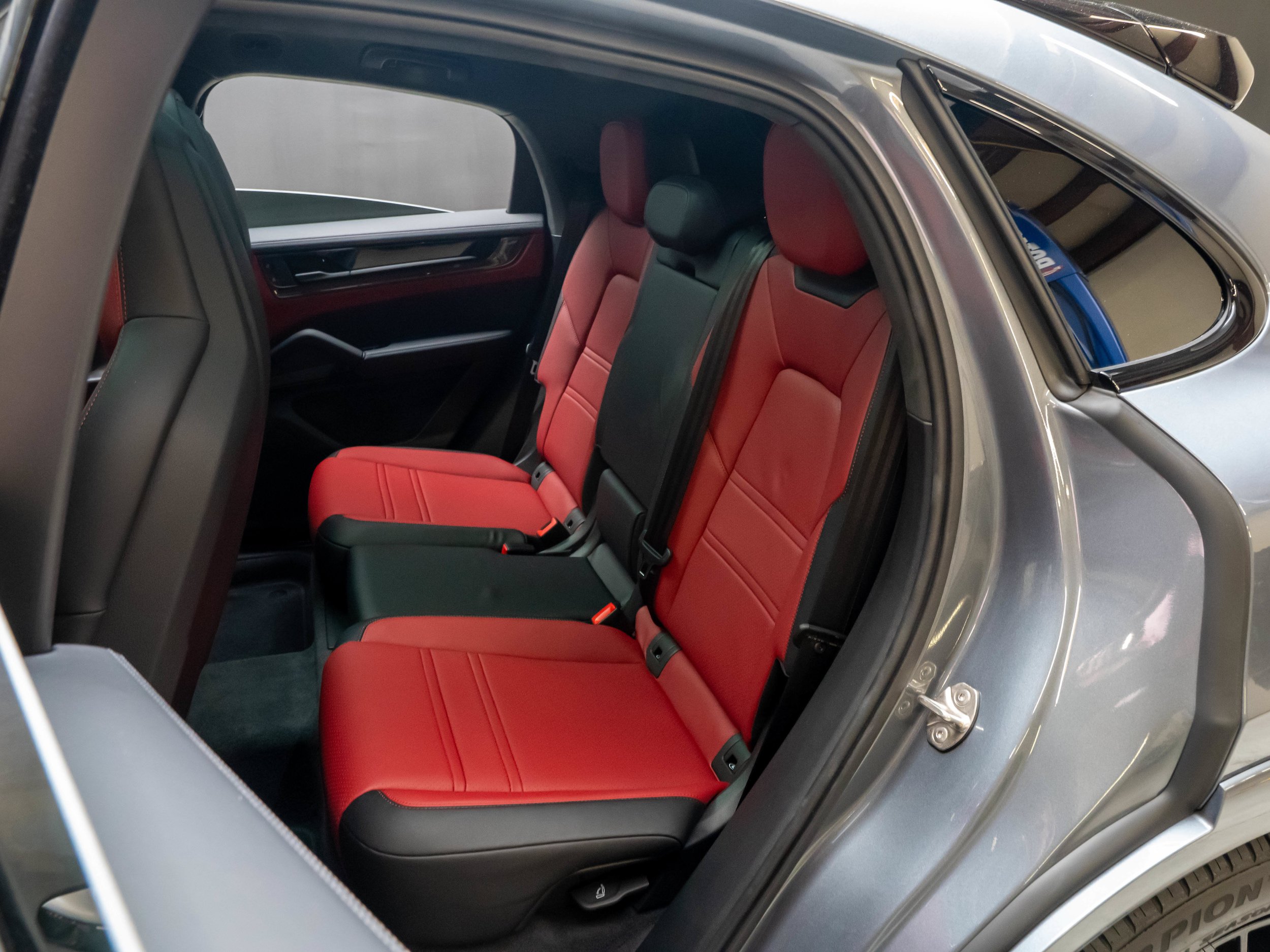 Certified 2026 Porsche Cayenne GTS AWD/4WD image 38