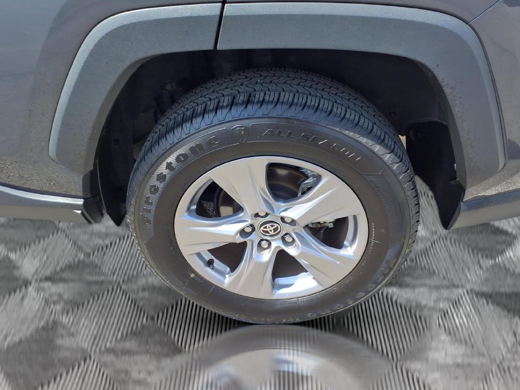 Used 2025 Toyota RAV4 XLE AWD/4WD image 25