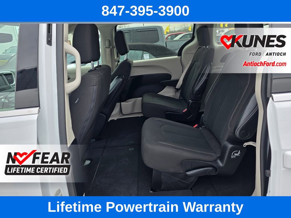 Used 2023 Chrysler Voyager LX image 19