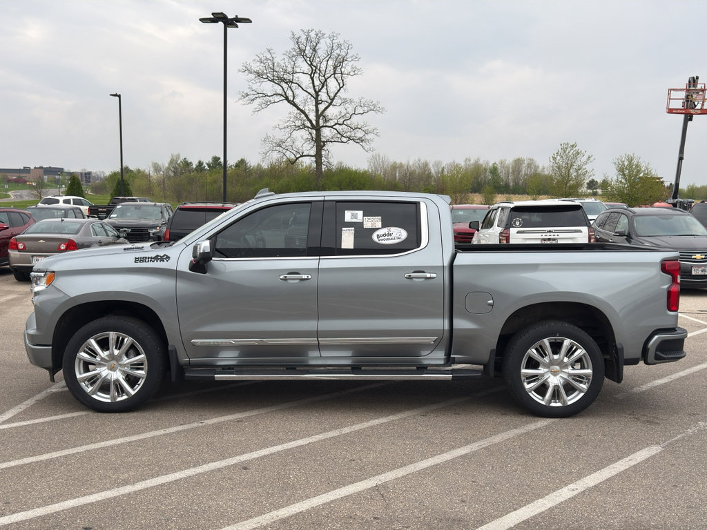 Used 2025 Chevrolet Silverado 1500 High Country w/ High Country Premium Package AWD/4WD image 2