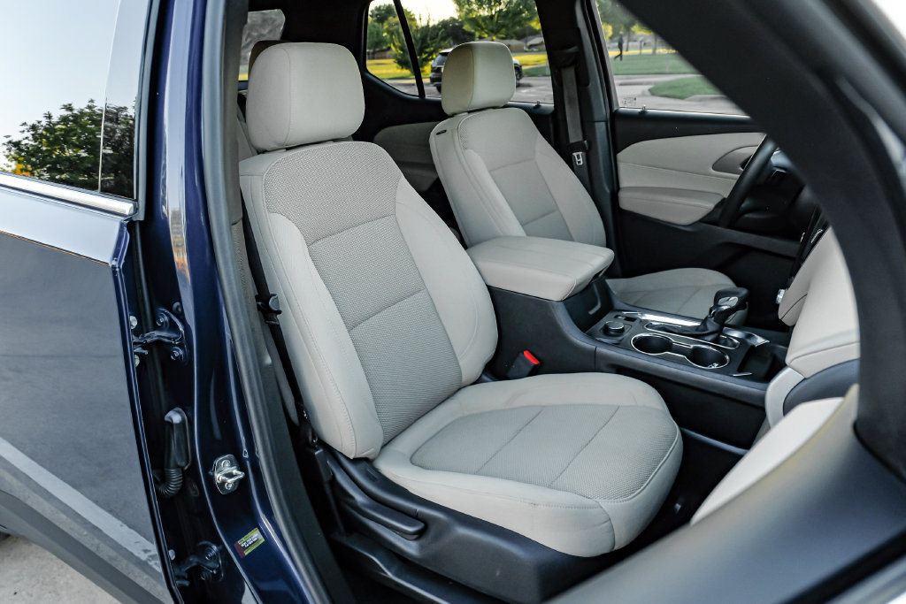 Used 2023 Chevrolet Traverse LS w/ Safety Package FWD image 38