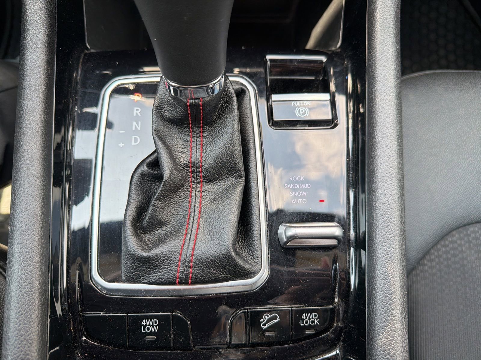 Used 2024 Jeep Compass Trailhawk AWD/4WD image 15