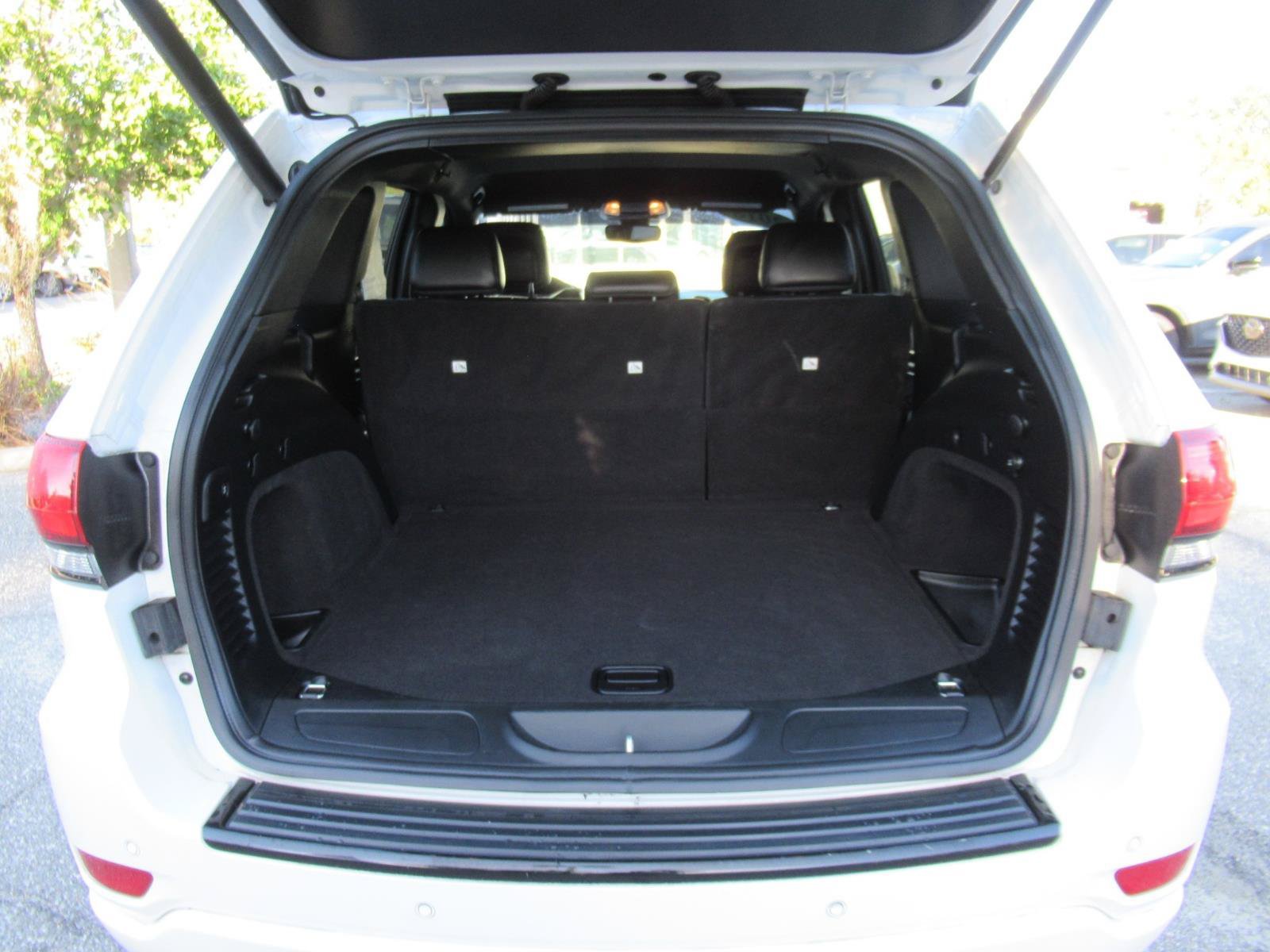 Used 2018 Jeep Grand Cherokee Altitude RWD image 36