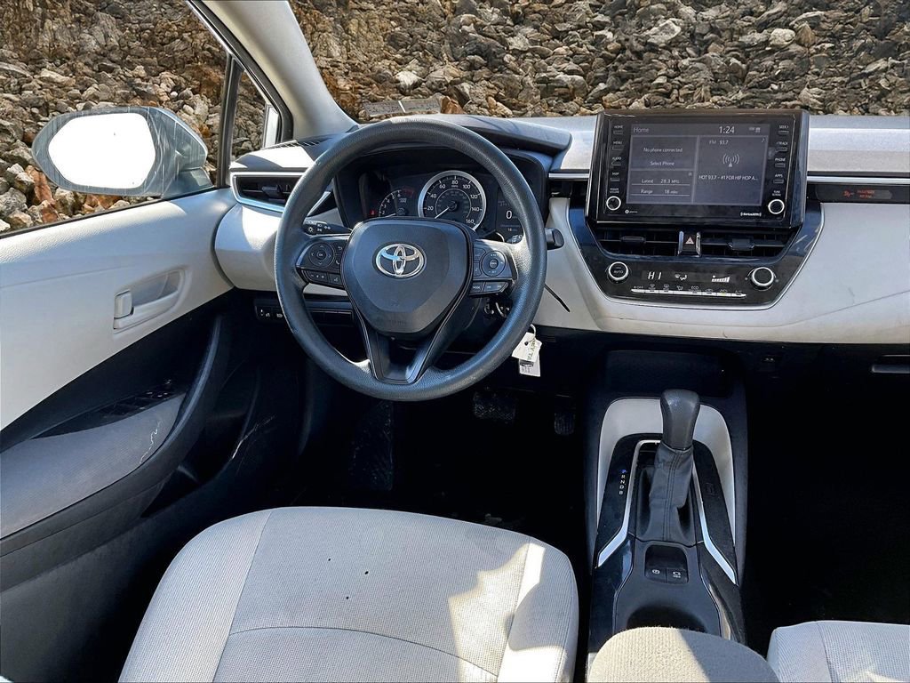 Used 2022 Toyota Corolla LE image 5