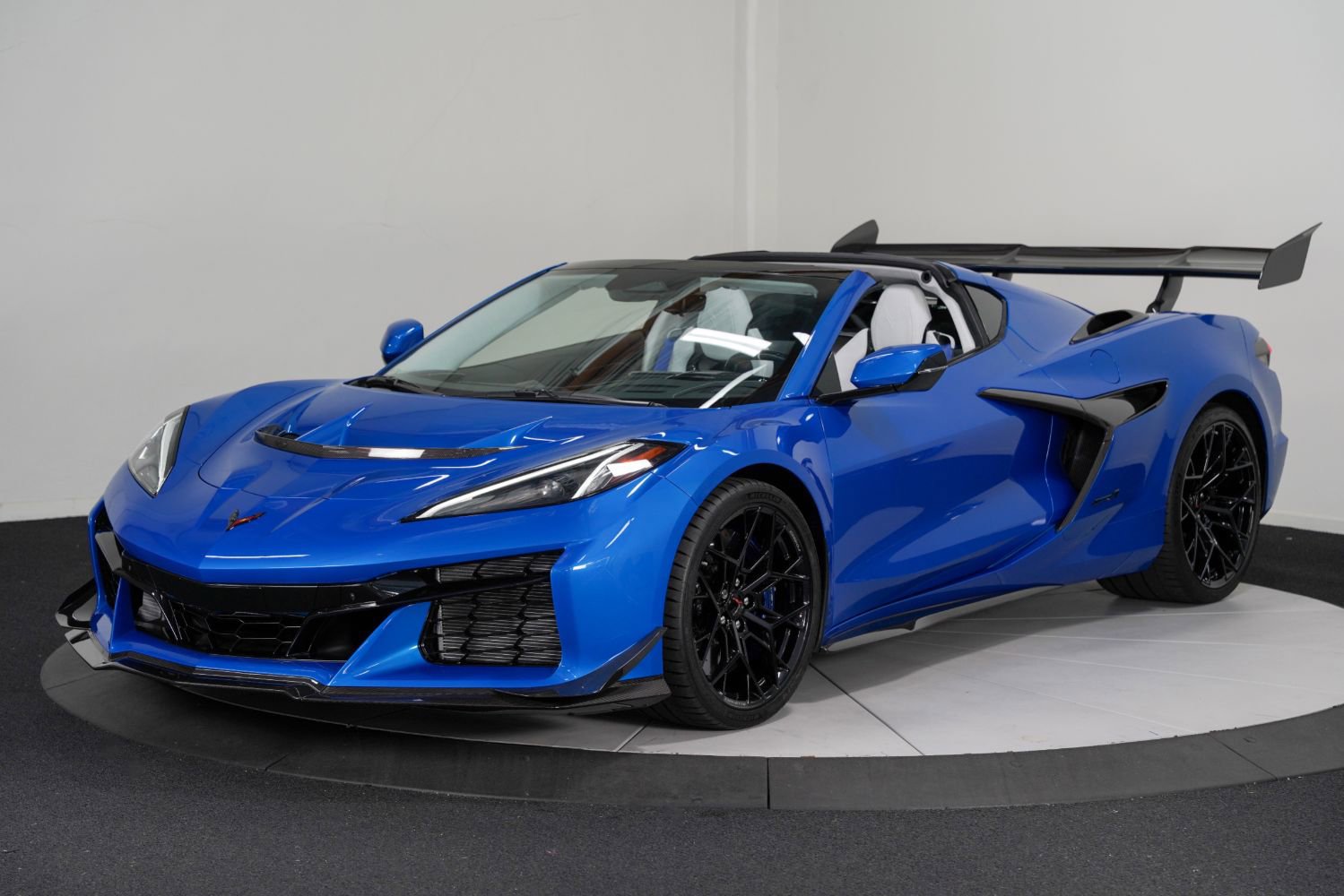 Used 2026 Chevrolet Corvette ZR1 w/ ZR1 Carbon Fiber Aero Package RWD image 6