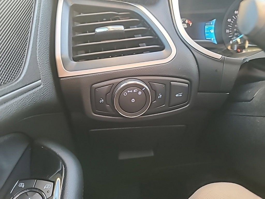 Used 2016 Ford Edge SEL w/ Equipment Group 201A image 28