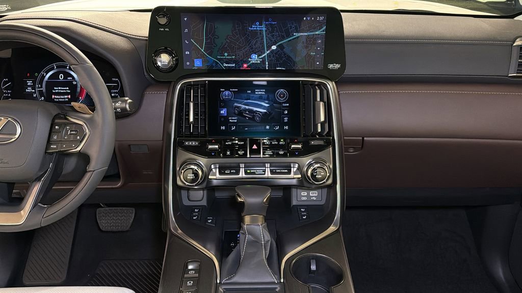 Certified 2024 Lexus LX 600 4WD w/ Appearance Package image 21