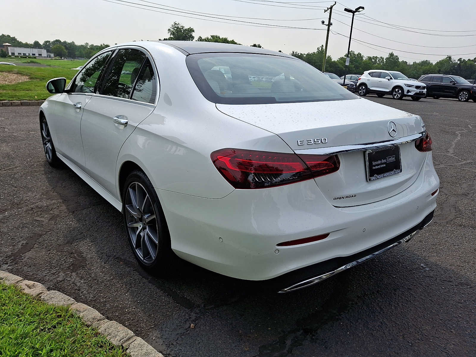 Used 2023 Mercedes-Benz E 350 4MATIC Sedan image 4