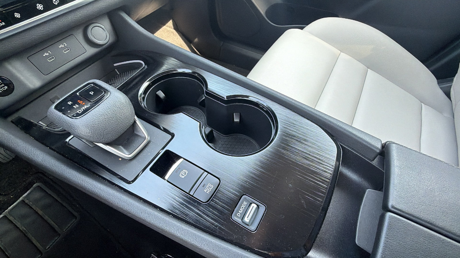 Used 2025 Nissan Rogue SL w/ SL Premium Package FWD image 30
