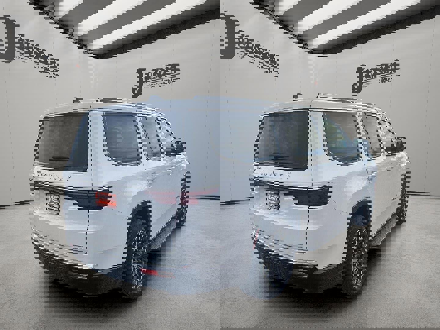 Used 2024 Jeep Wagoneer Series III AWD/4WD image 4