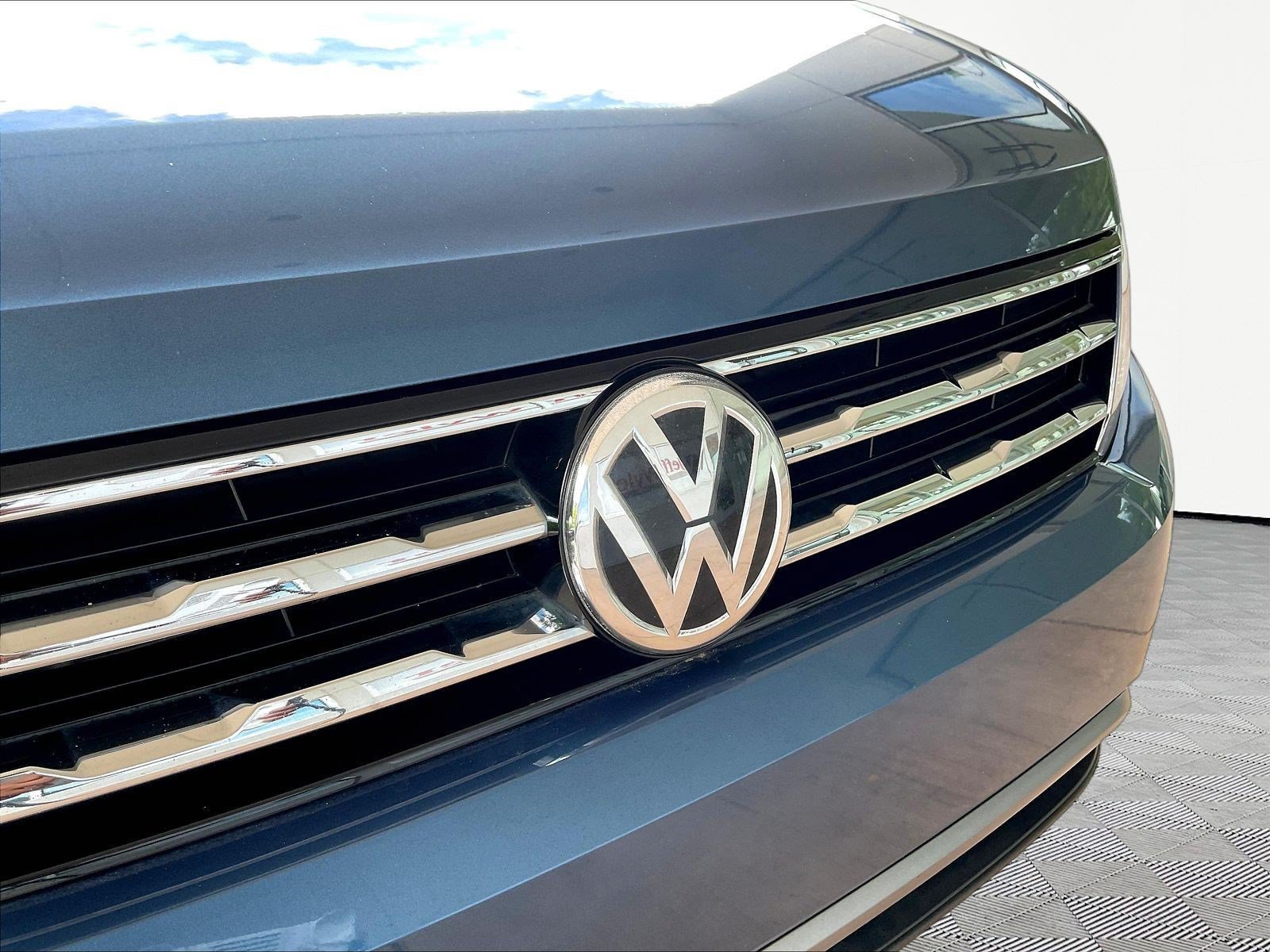 Used 2018 Volkswagen Tiguan SE w/ Panoramic Sunroof Package FWD image 31