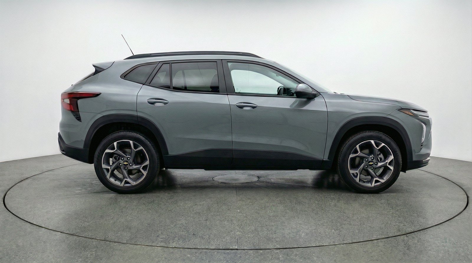 Used 2025 Chevrolet Trax LT w/ LT Convenience Package FWD image 11