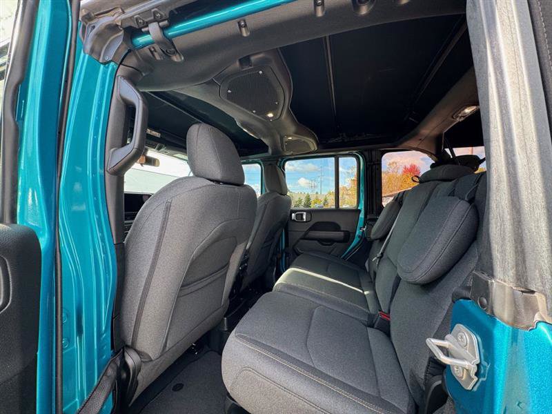 Used 2024 Jeep Wrangler Sahara image 23