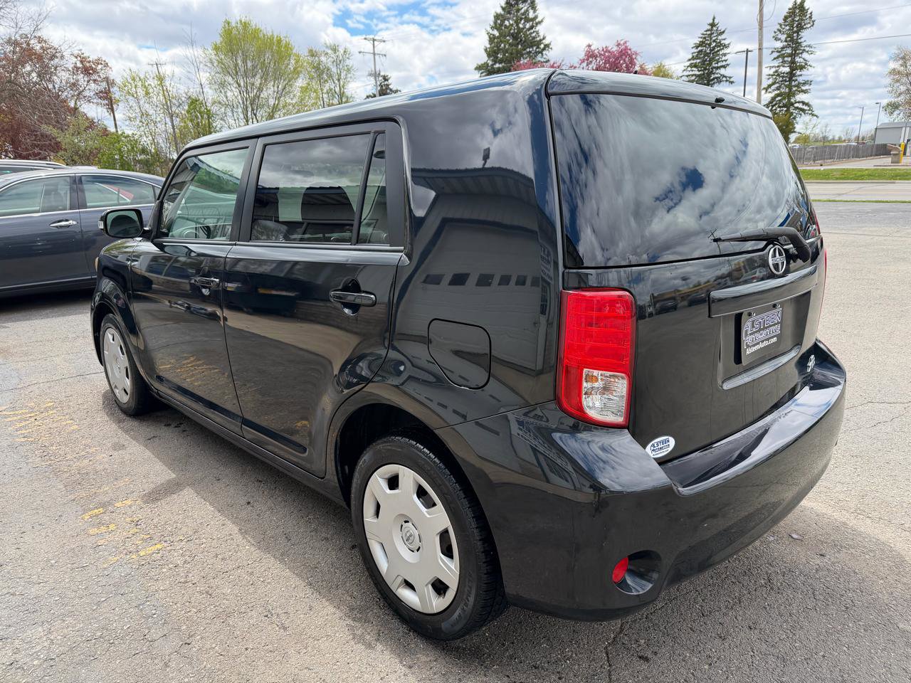 Used 2012 Scion xB FWD image 5