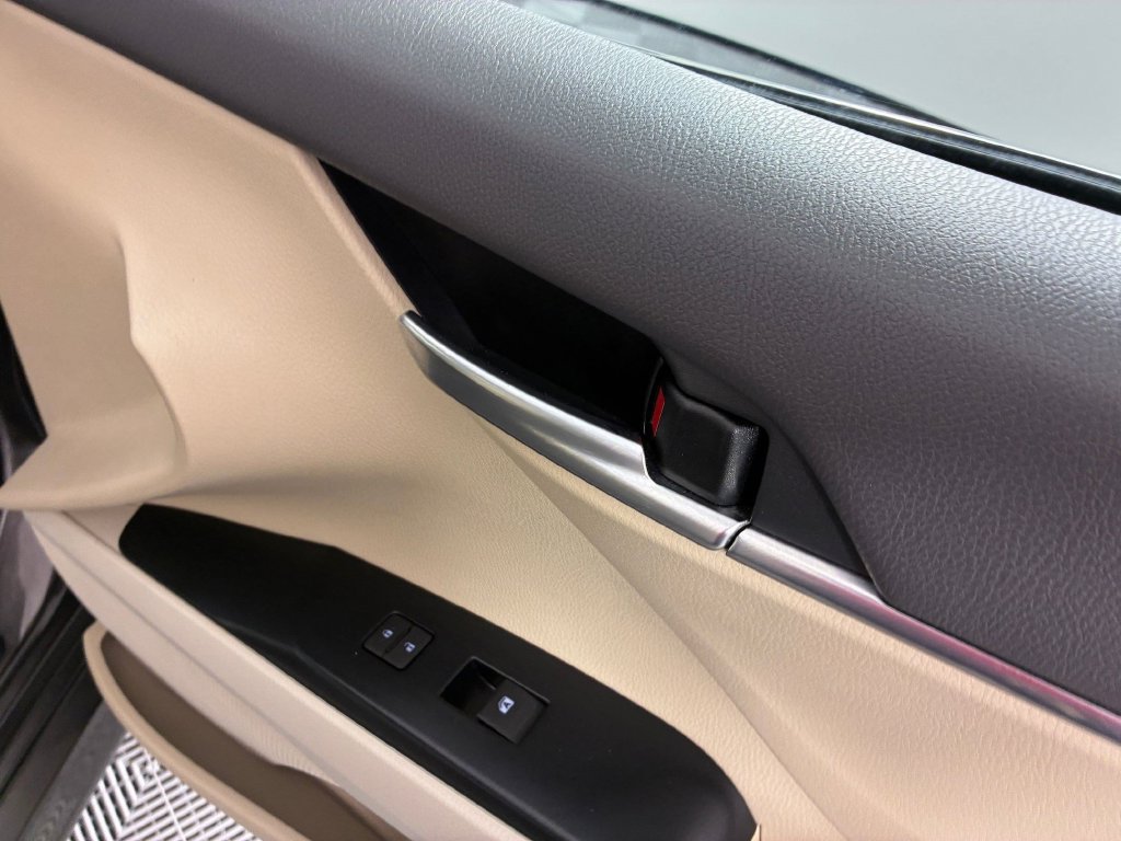 Used 2018 Toyota Camry LE FWD image 30