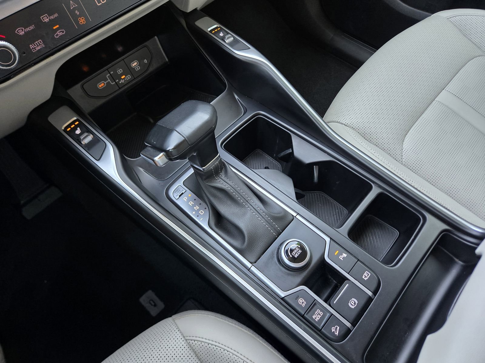 Used 2024 Kia Sorento EX image 16