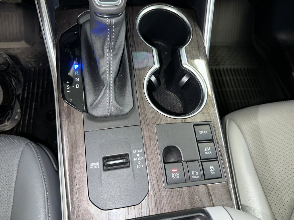 Used 2024 Toyota Highlander Platinum image 18