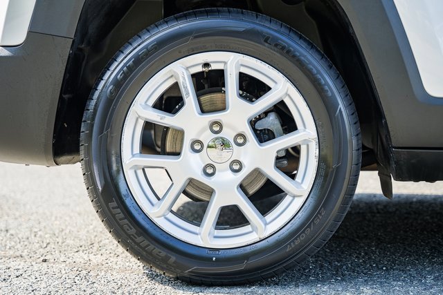 Used 2020 Jeep Renegade Latitude w/ UConnect 8.4 Nav Group image 27