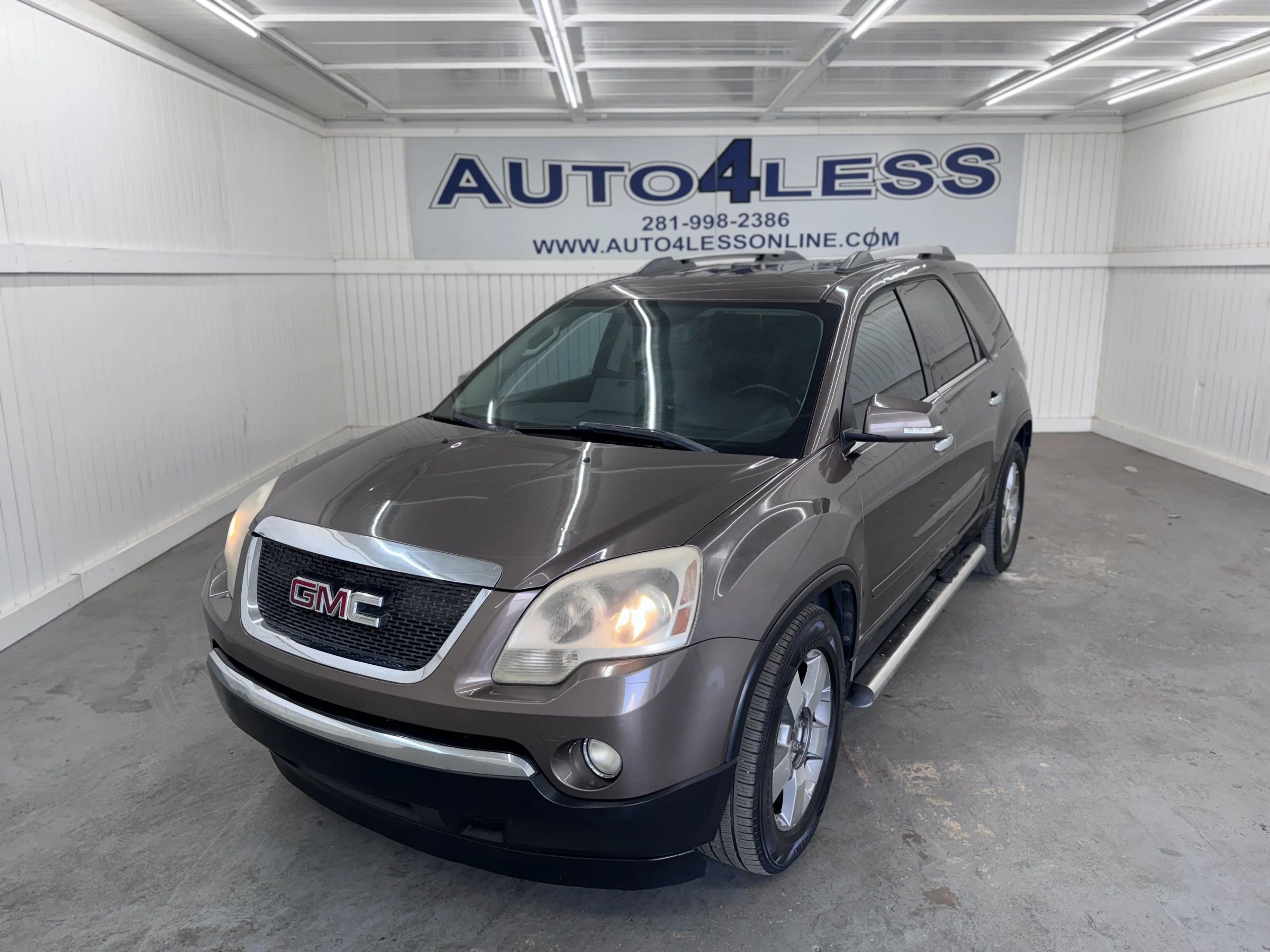 Used 2011 GMC Acadia SLT image 1