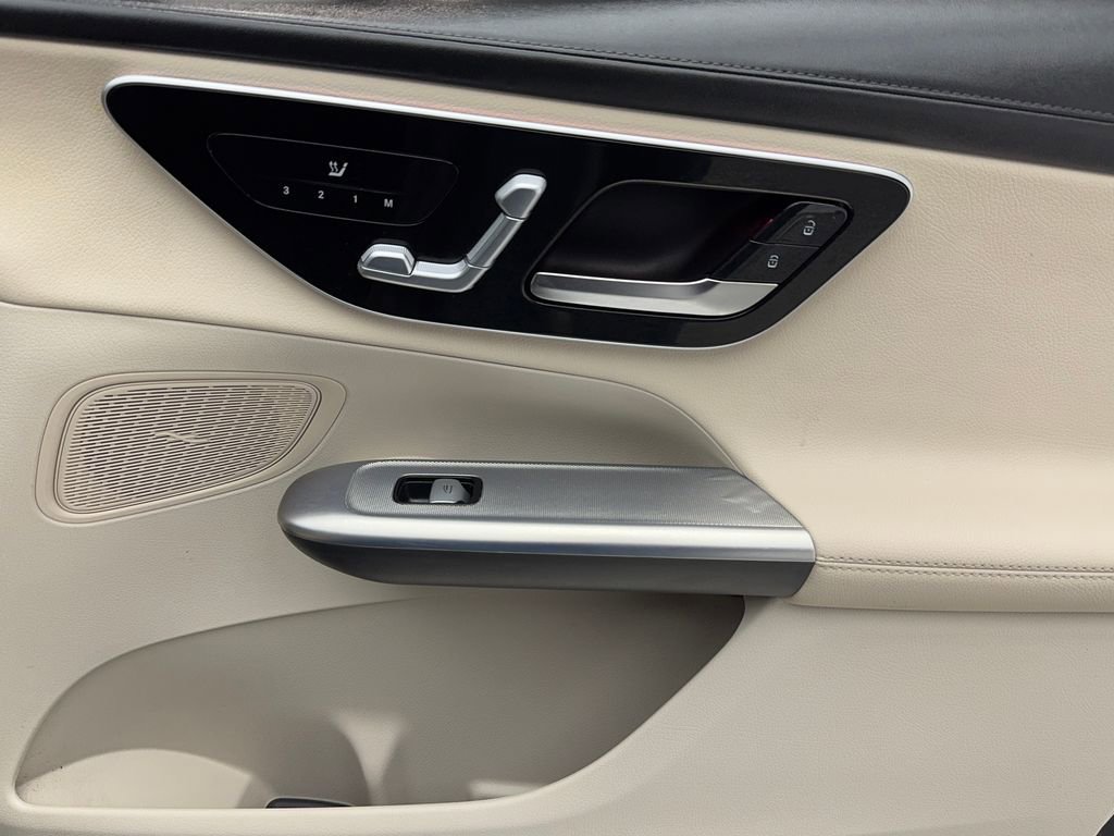 Used 2024 Mercedes-Benz GLC 300 4MATIC image 48