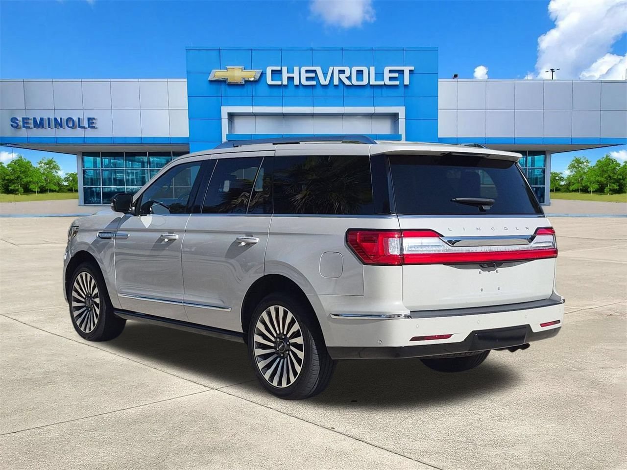 Used 2020 Lincoln Navigator Reserve w/ Luxury Package AWD/4WD image 3