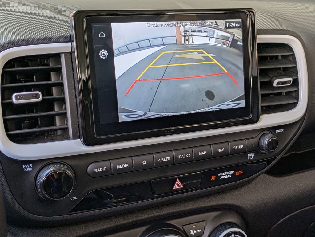 Used 2025 Hyundai Venue Limited FWD image 16