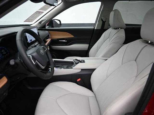Certified 2025 Toyota Grand Highlander AWD image 36
