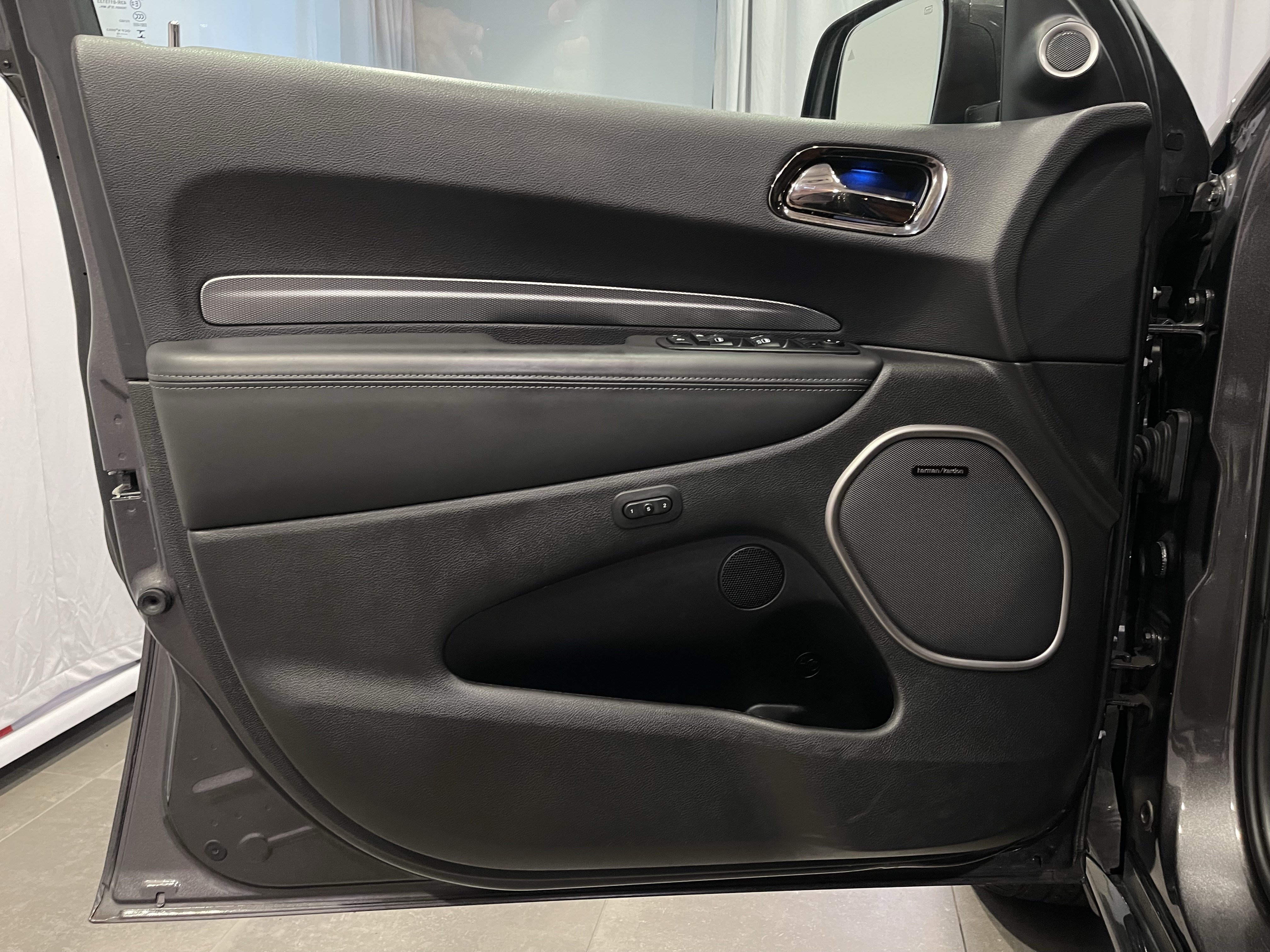 Used 2019 Dodge Durango R/T w/ Technology Group AWD/4WD image 12