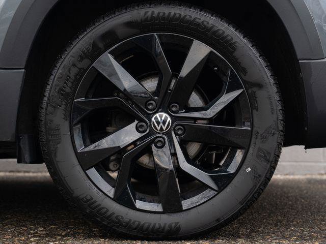 Used 2022 Volkswagen Taos SE w/ Panoramic Sunroof Package AWD/4WD image 13