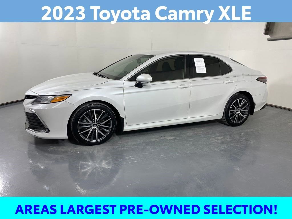 Used 2023 Toyota Camry XLE image 3