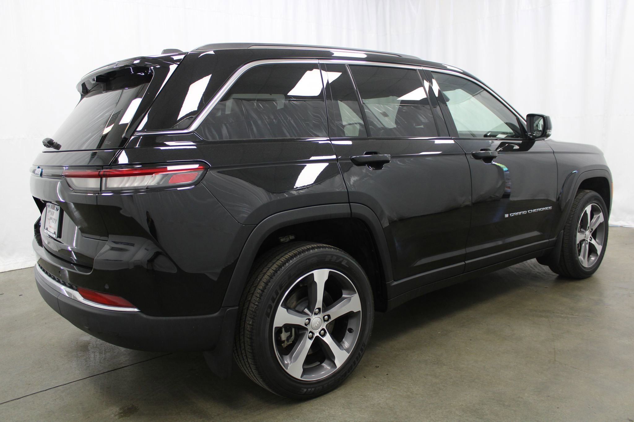 Used 2023 Jeep Grand Cherokee 4WD 4xe w/ Luxury Tech Group II image 6