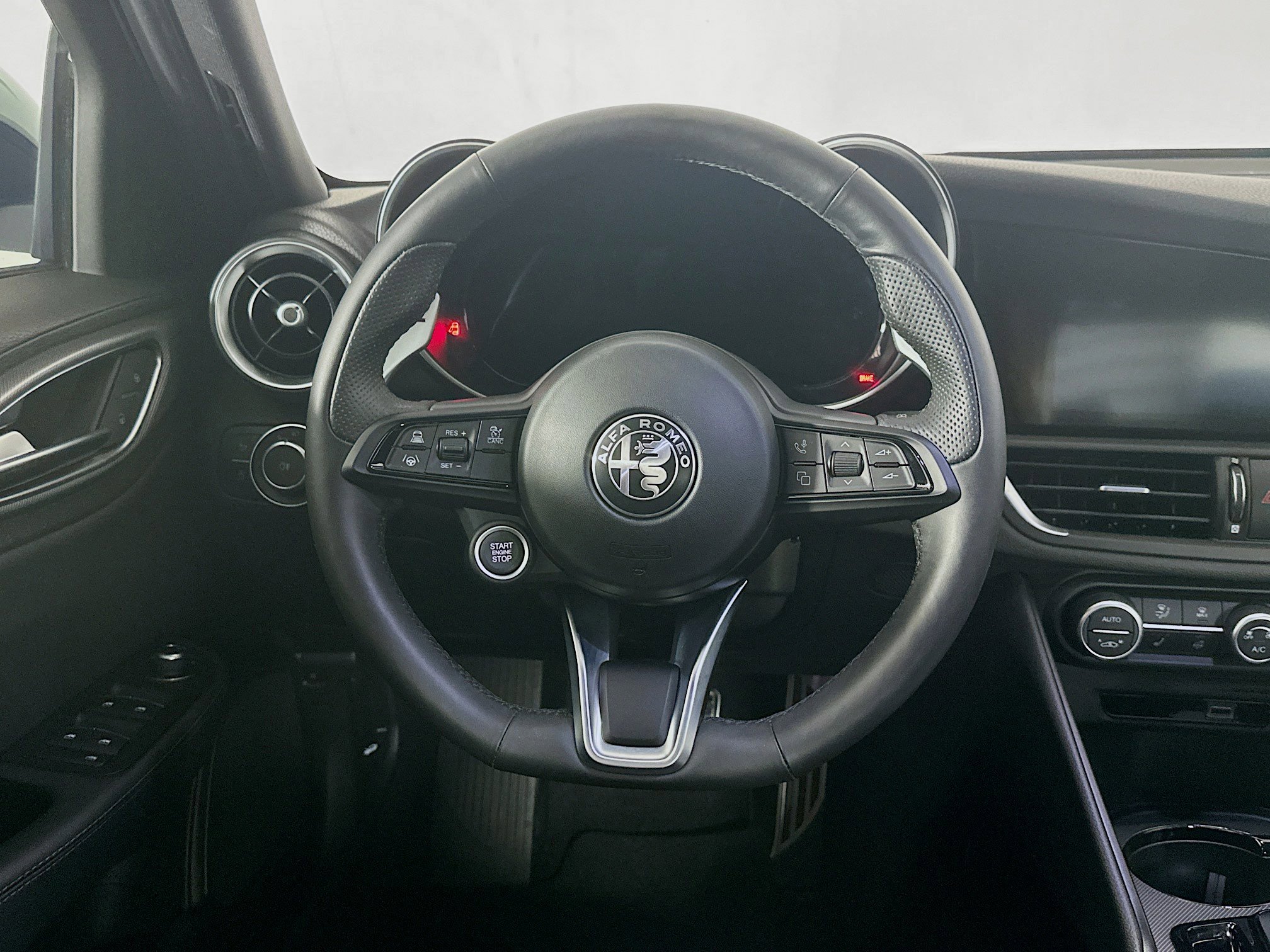 Used 2024 Alfa Romeo Giulia Veloce RWD image 18