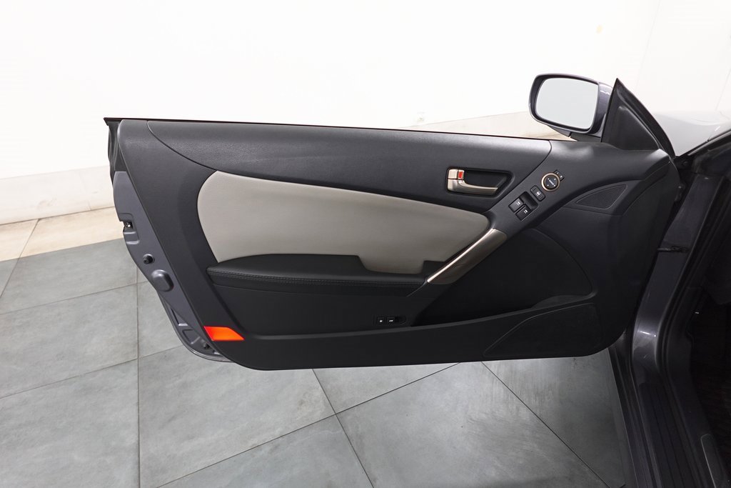 Used 2016 Hyundai Genesis 3.8 image 6