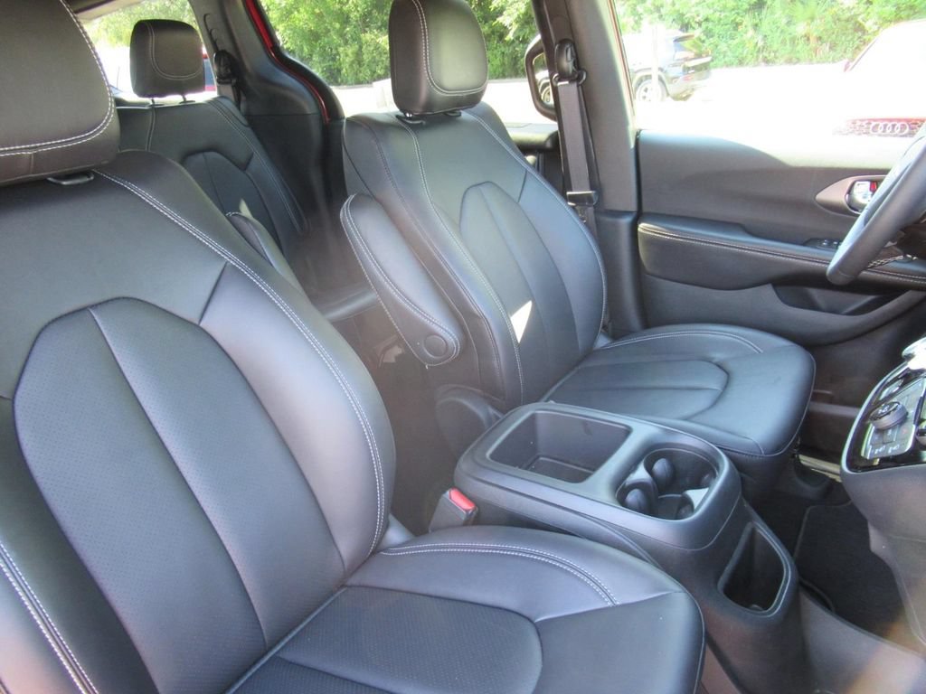 New 2026 Chrysler Voyager LX FWD image 9