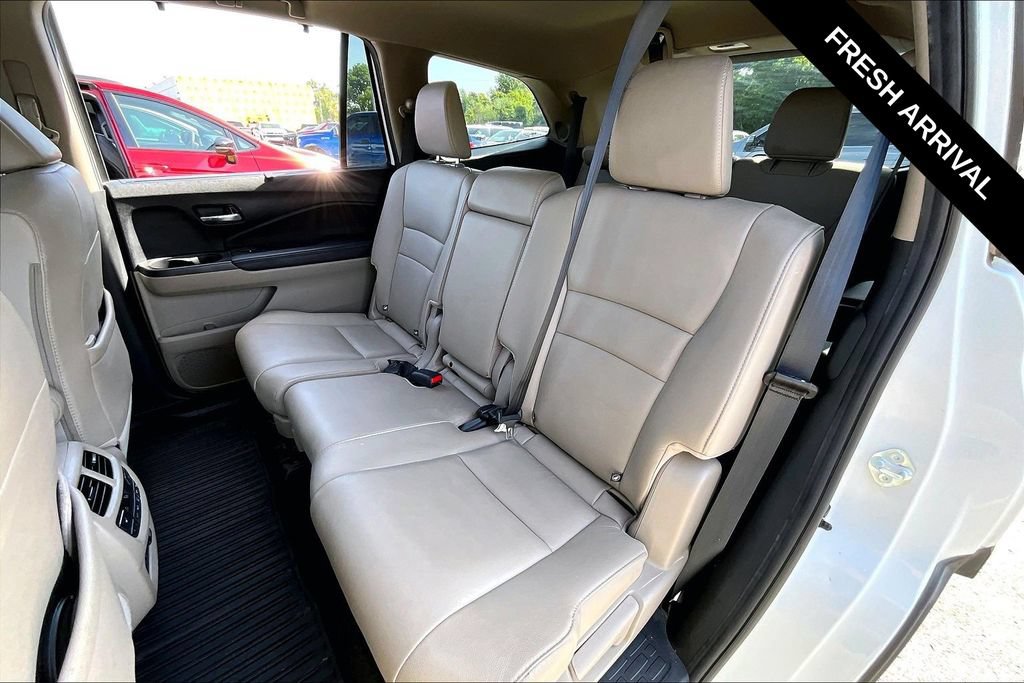 Used 2021 Honda Pilot Touring image 6