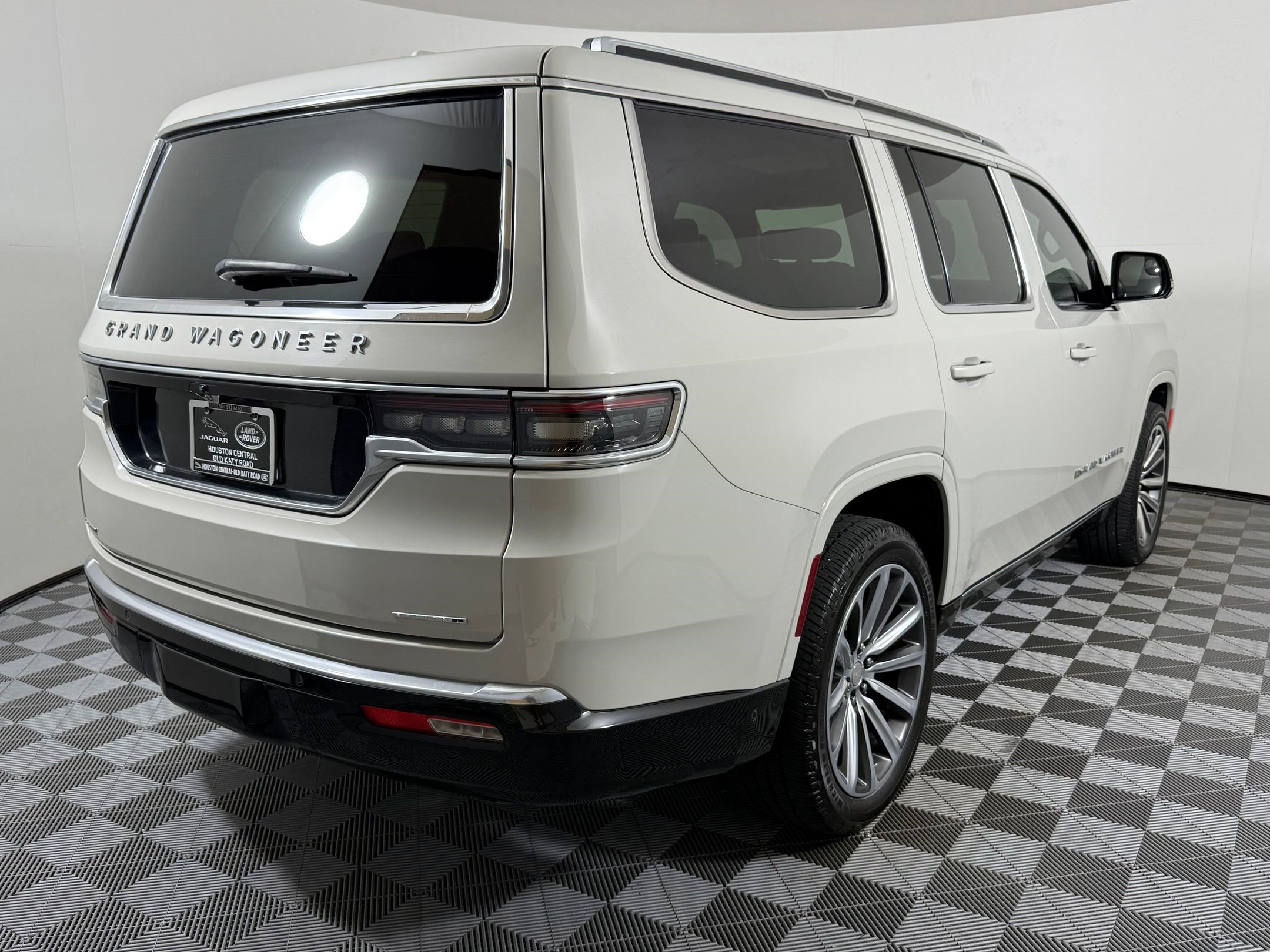 Used 2022 Jeep Grand Wagoneer Series I w/ Rear Seat Video Group 1 AWD/4WD image 8