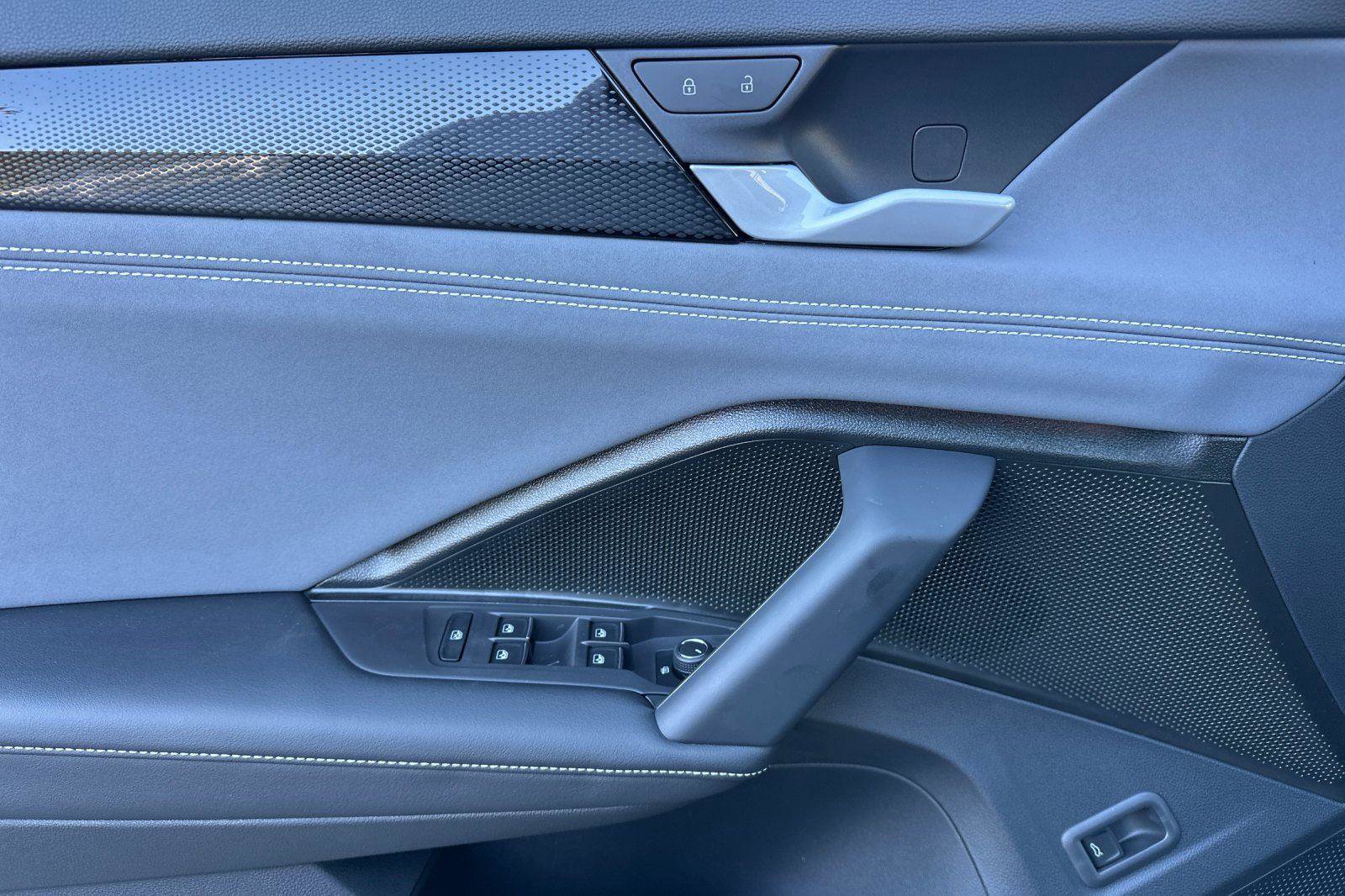 New 2026 Volkswagen Tiguan SE R-Line image 10