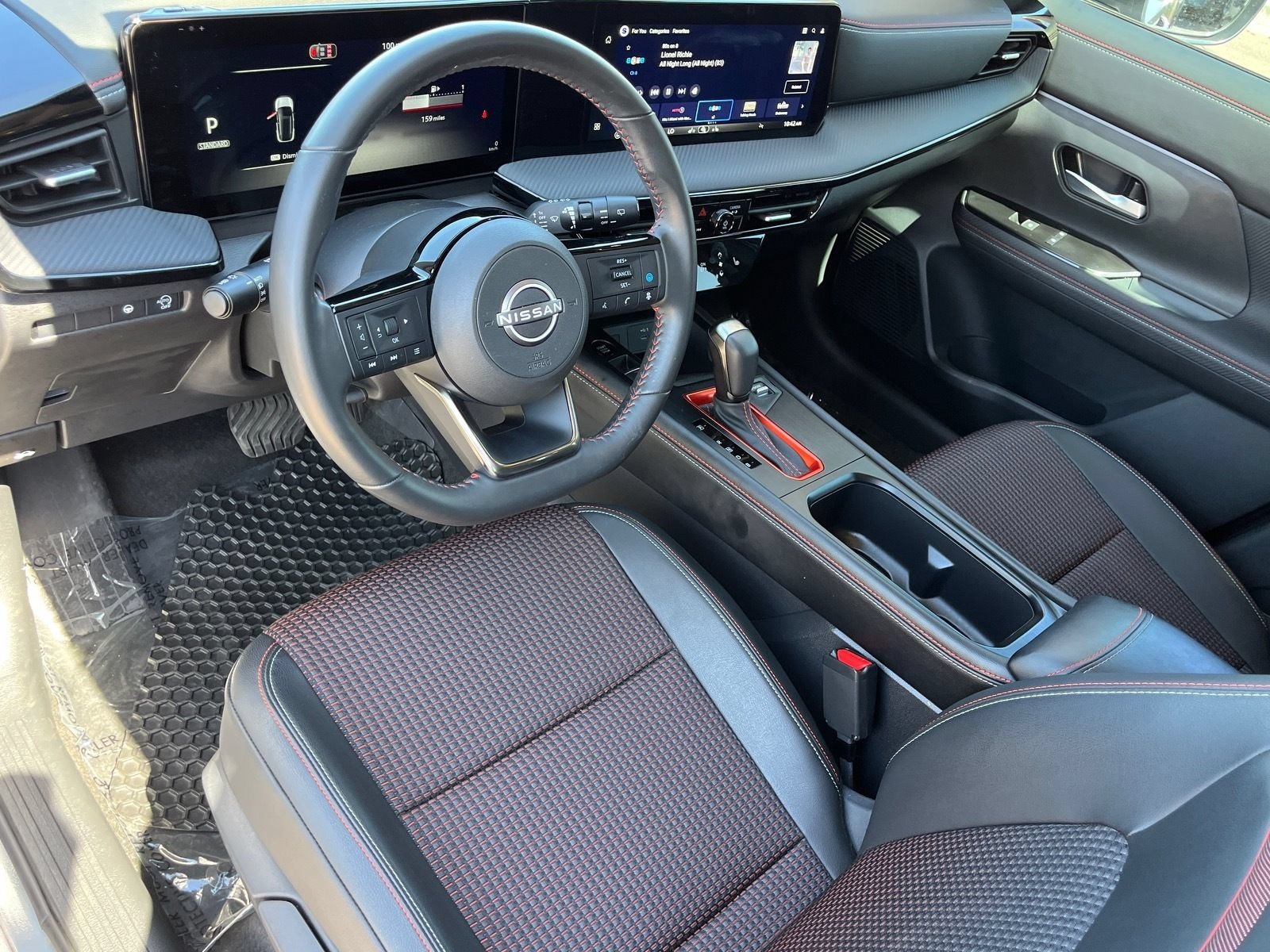 Used 2026 Nissan Kicks SR w/ Cold Weather Package FWD image 16