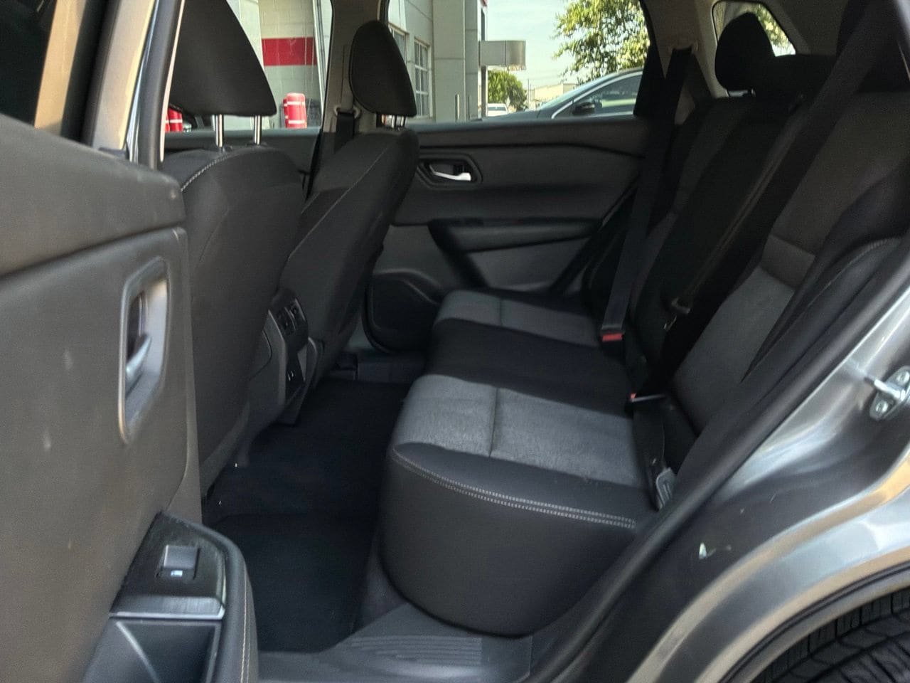 Used 2025 Nissan Rogue SV FWD image 12