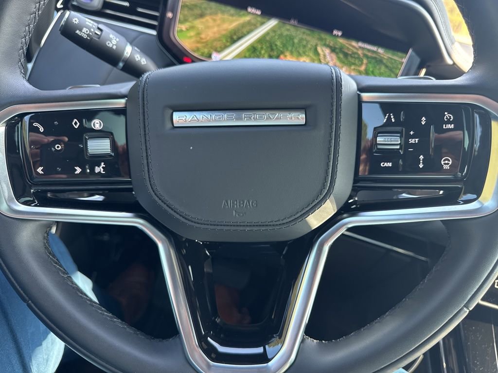 Used 2025 Land Rover Range Rover Sport SE image 11