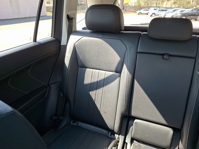 Certified 2022 Volkswagen Tiguan SE w/ Panoramic Sunroof Package AWD/4WD image 18