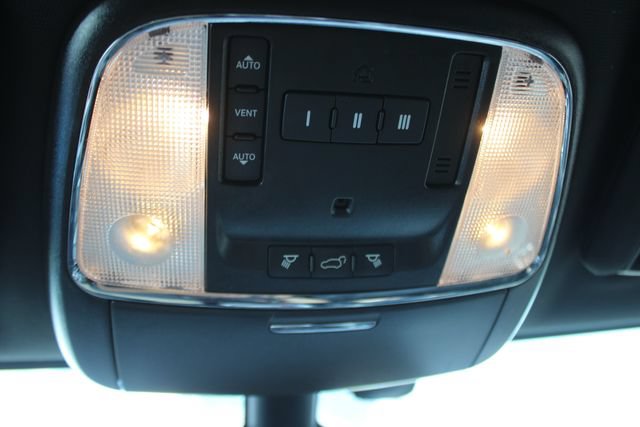 Used 2021 Jeep Grand Cherokee Limited AWD/4WD image 13