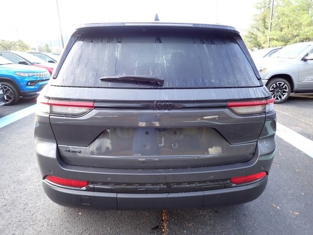 New 2025 Jeep Grand Cherokee Altitude image 4