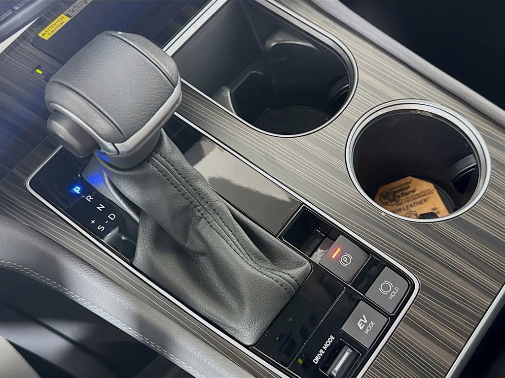 Used 2024 Toyota Sienna Limited image 20