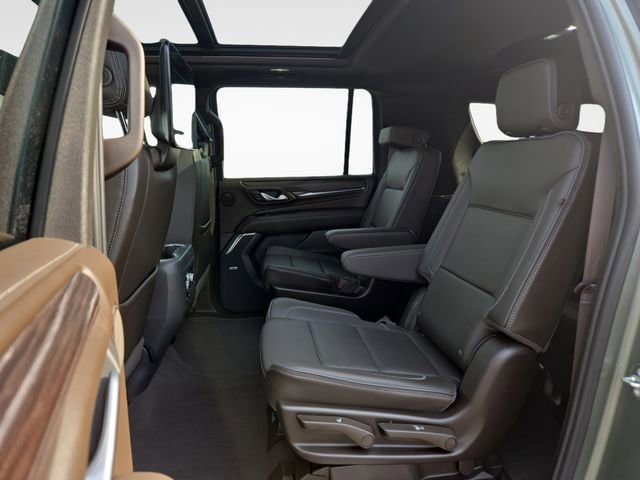 Used 2024 GMC Yukon XL Denali AWD/4WD image 16