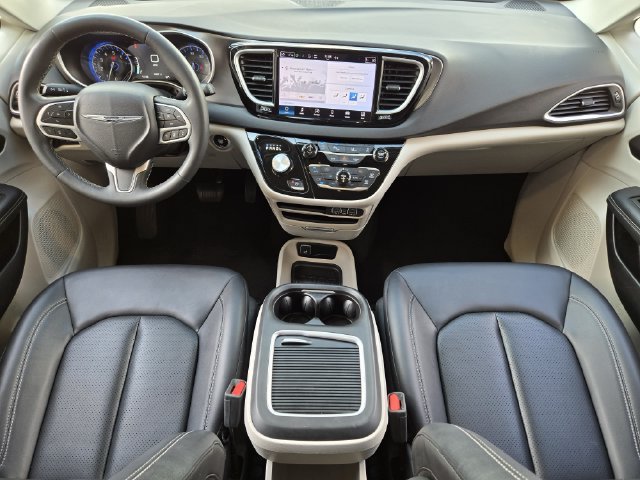 Used 2024 Chrysler Pacifica Touring-L FWD image 25