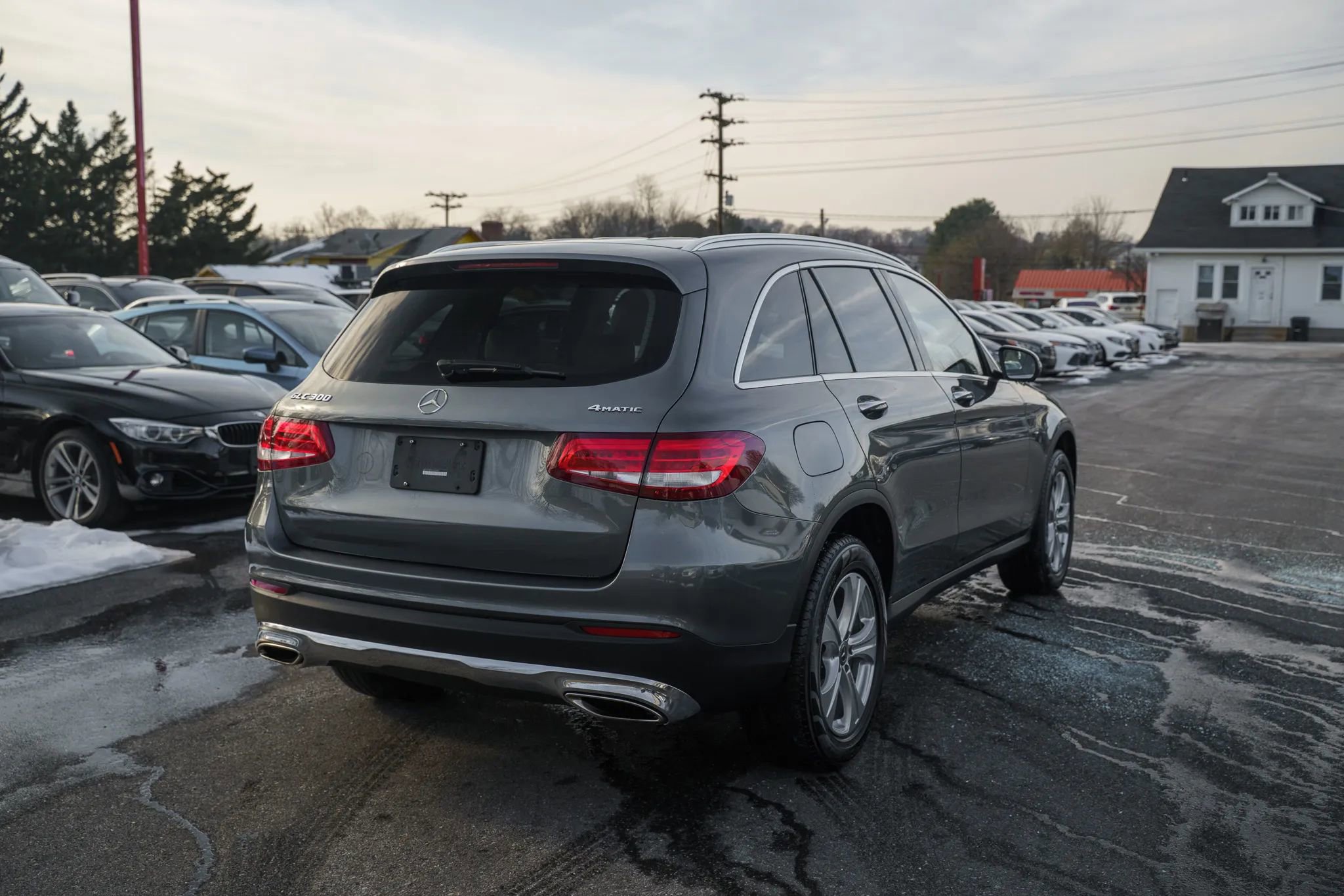 Used 2018 Mercedes-Benz GLC 300 GLC 300 4MATIC Sport Utility 4 image 3