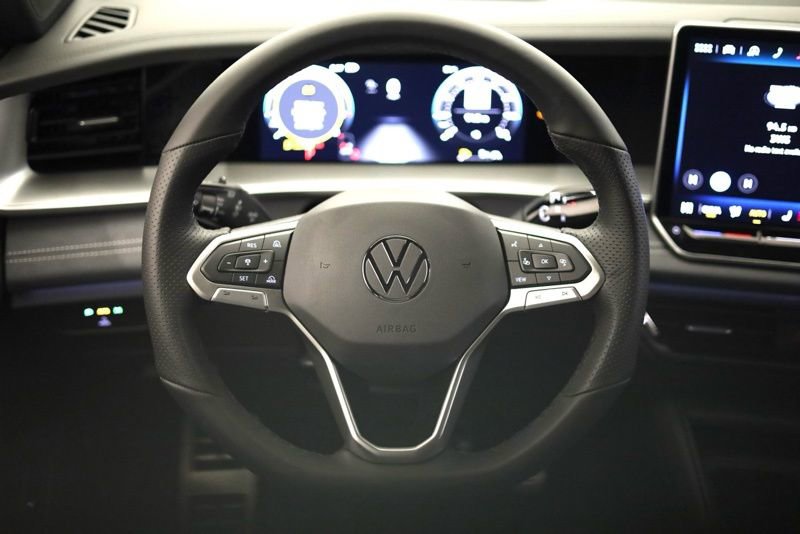 New 2026 Volkswagen Tiguan SE R-Line image 13